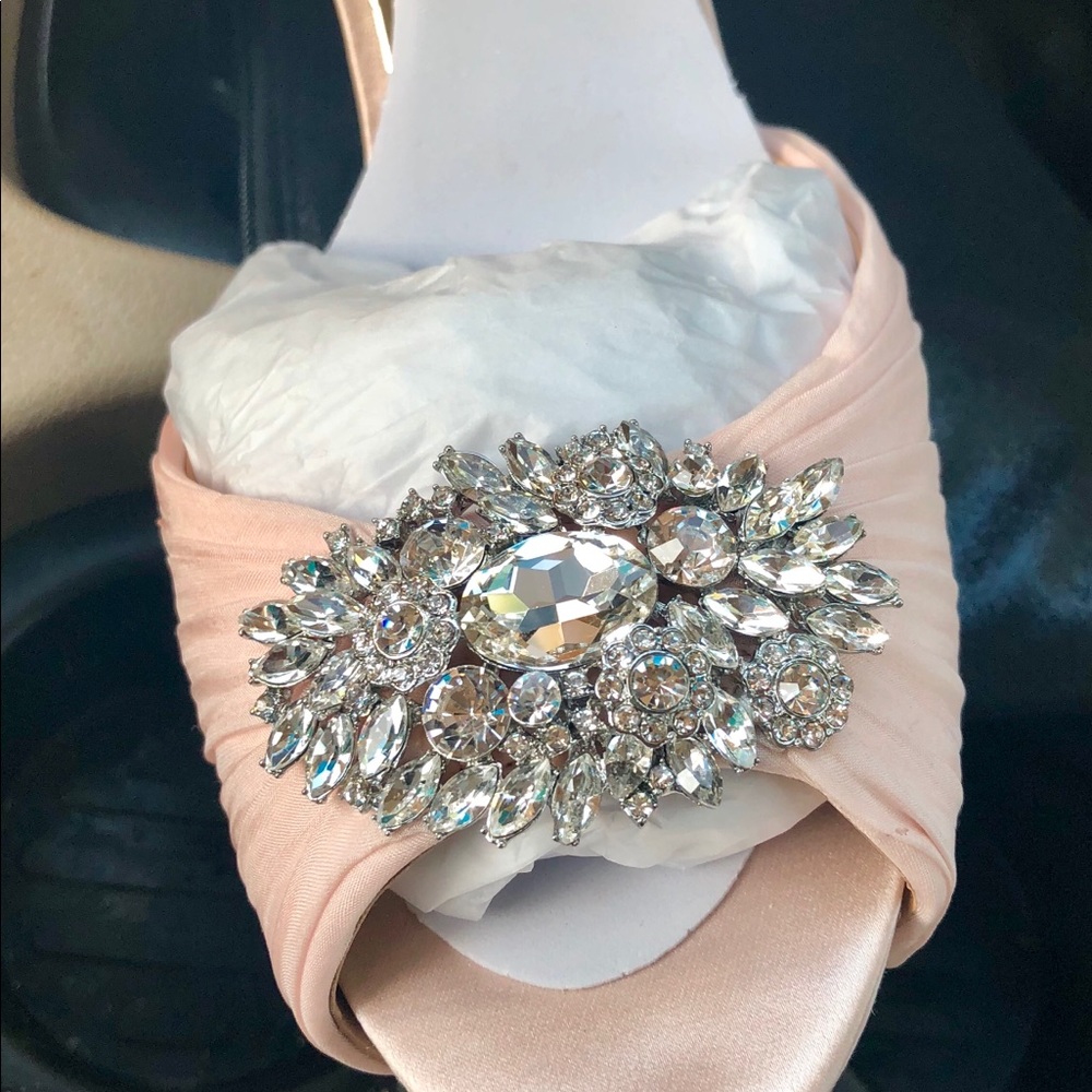 BADGLEY MISHKA, Size 11.  Gorgeous and Classy